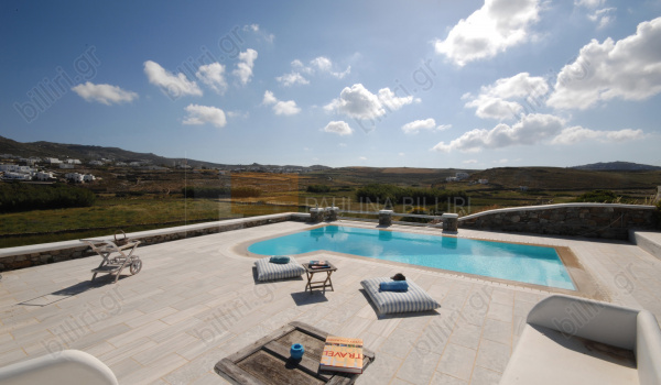 Πισίνα - θέα . Swimming pool - view